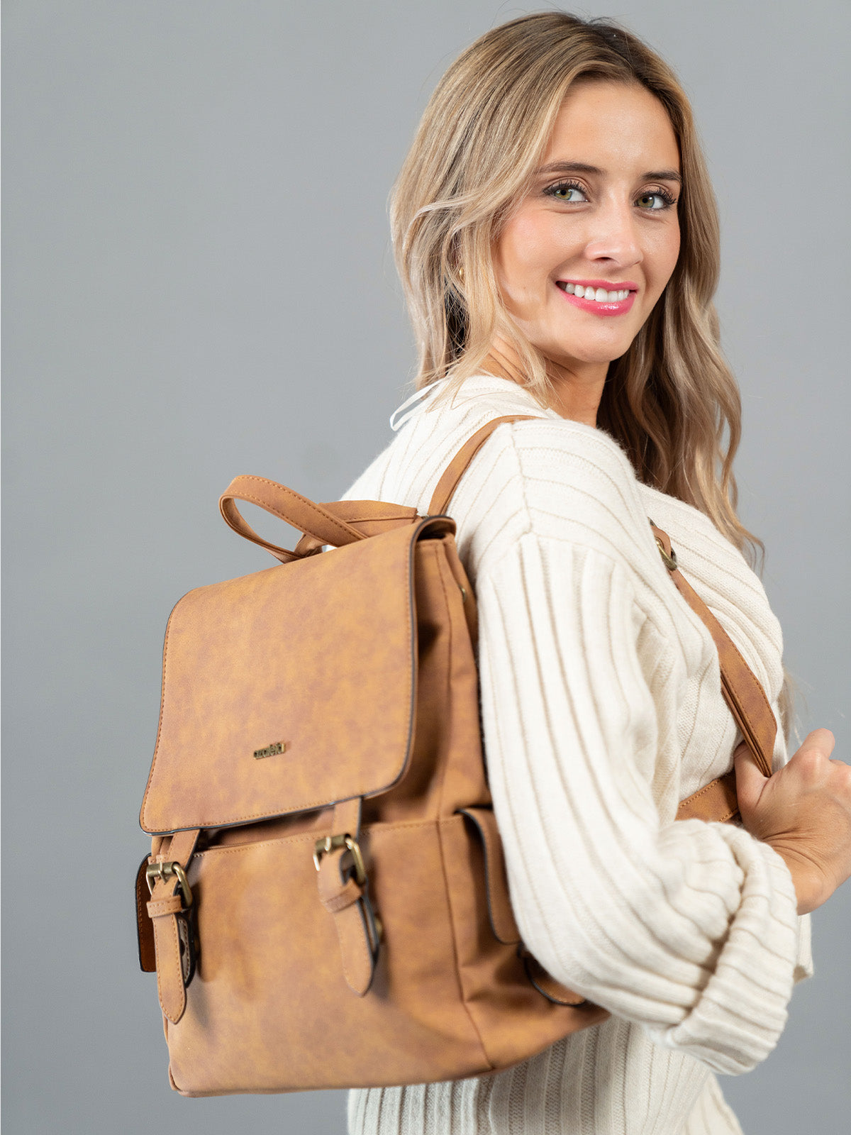 Cartera Rex Backbag Camel Azaleia