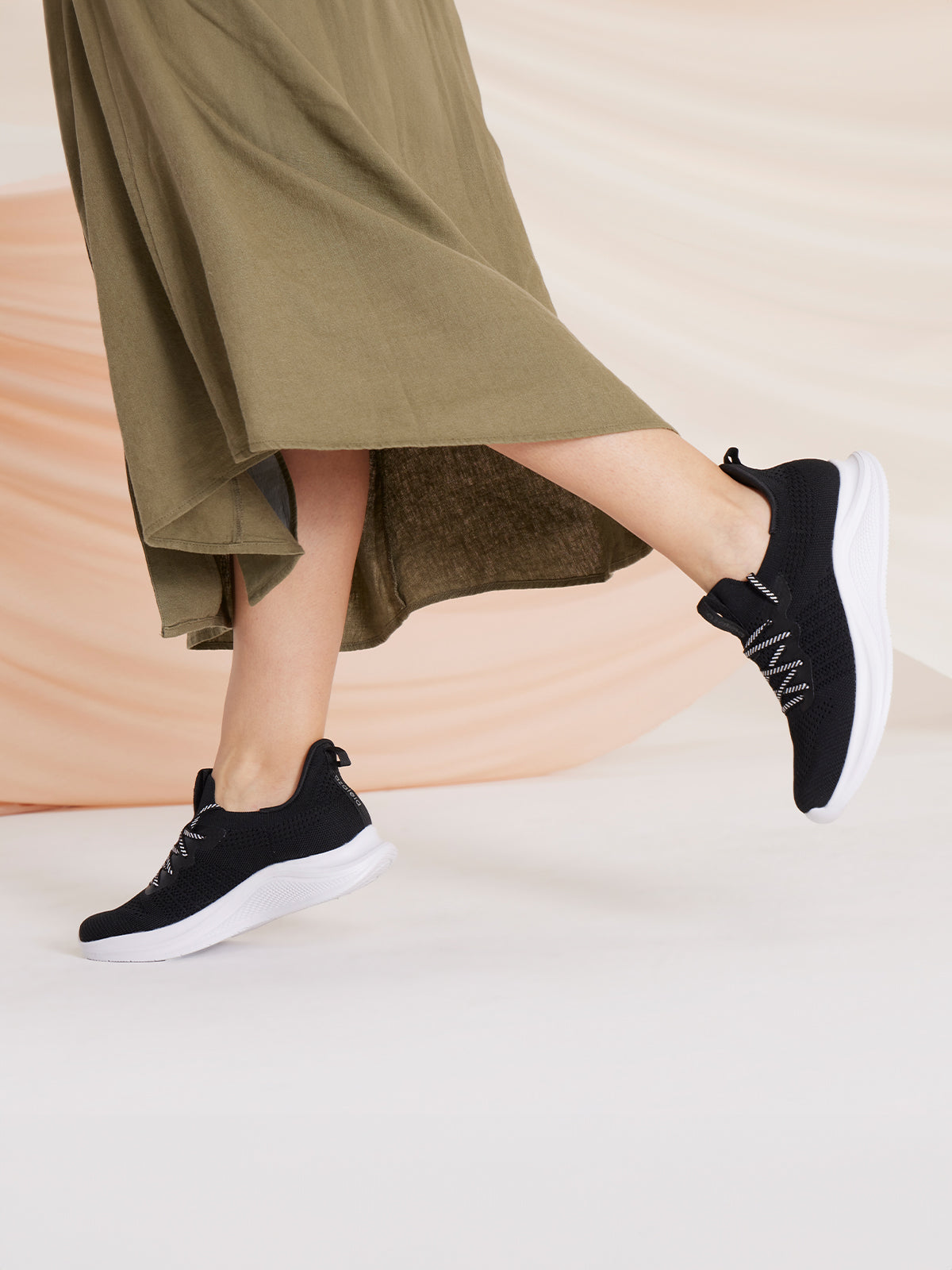 Zapatilla Mujer Bellucci Negro Azaleia